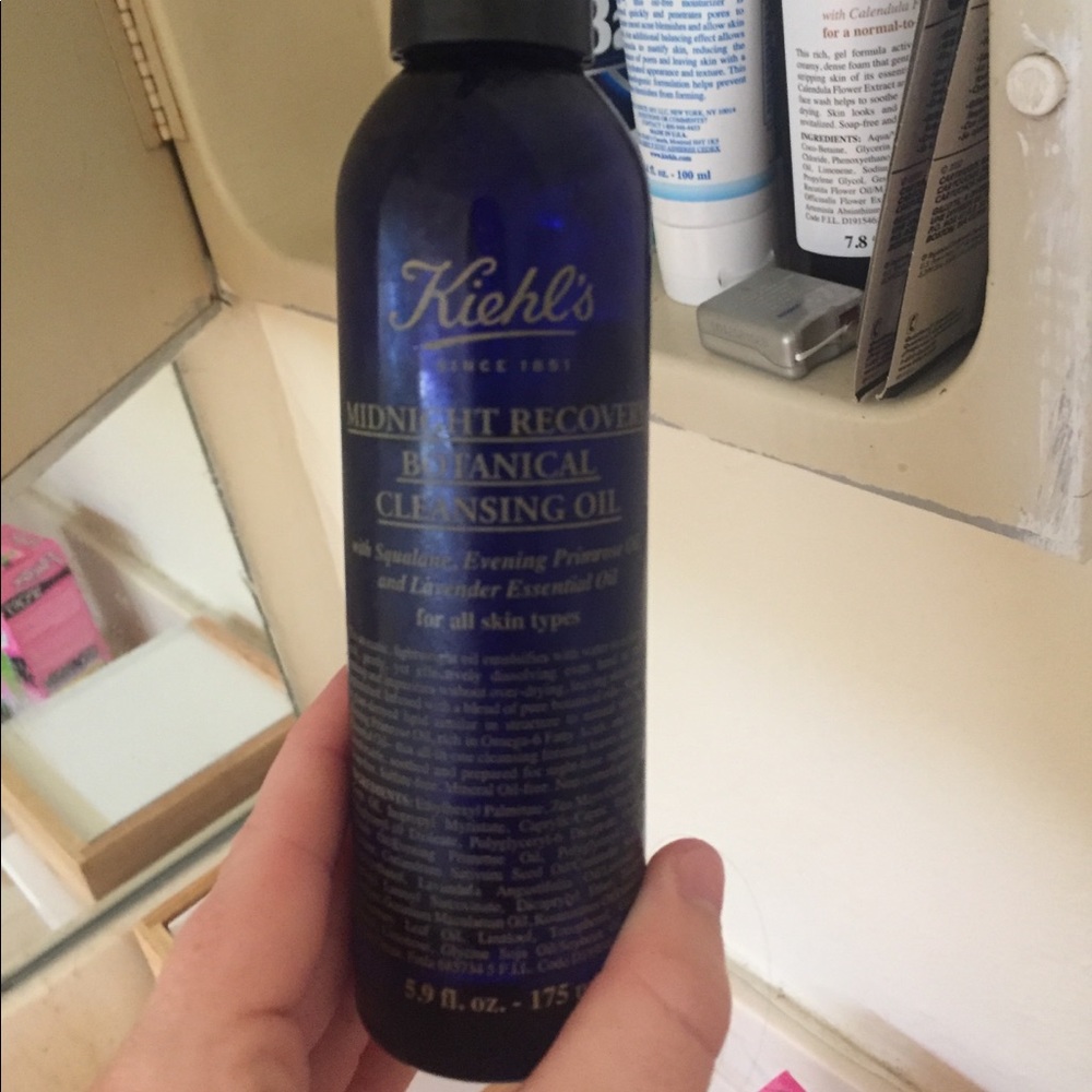 Kiehls midnight recovery botanical cleansing oil